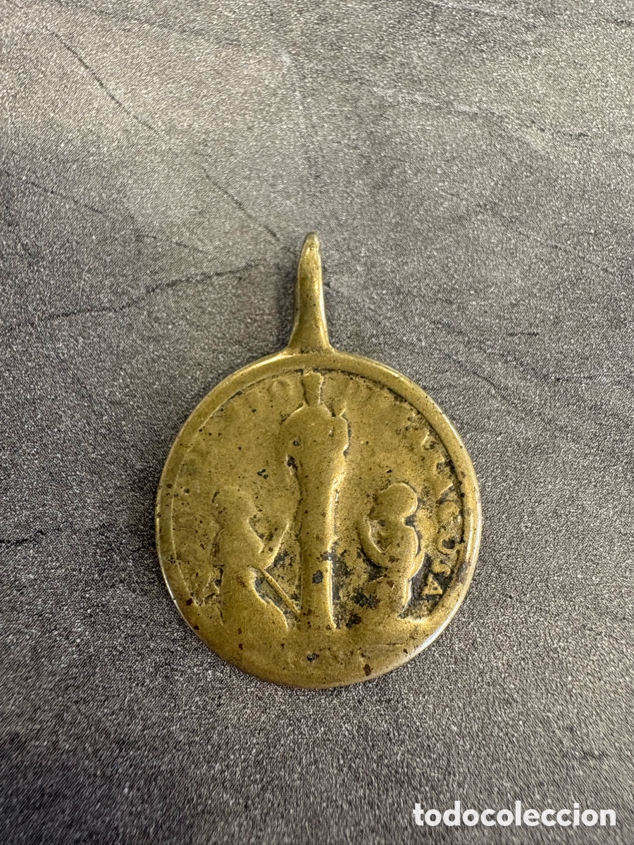 Antig&uuml;edades: Antigua medalla de bronce. Virgen del Pilar y Venida de los &Aacute;ngeles. S. XVII - XVIII.