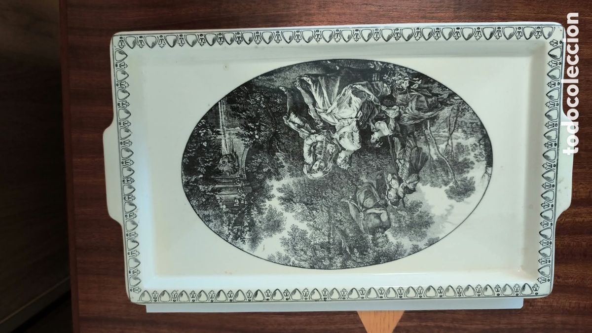 Antig&uuml;edades: Magn&iacute;fica bandeja de porcelana Regence Serregumines siglo XX