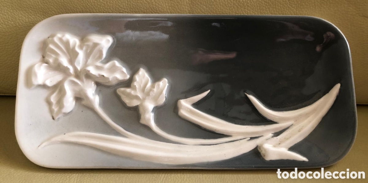 Antig&uuml;edades: Bandeja de porcelana Pedralba,pintado a mano.