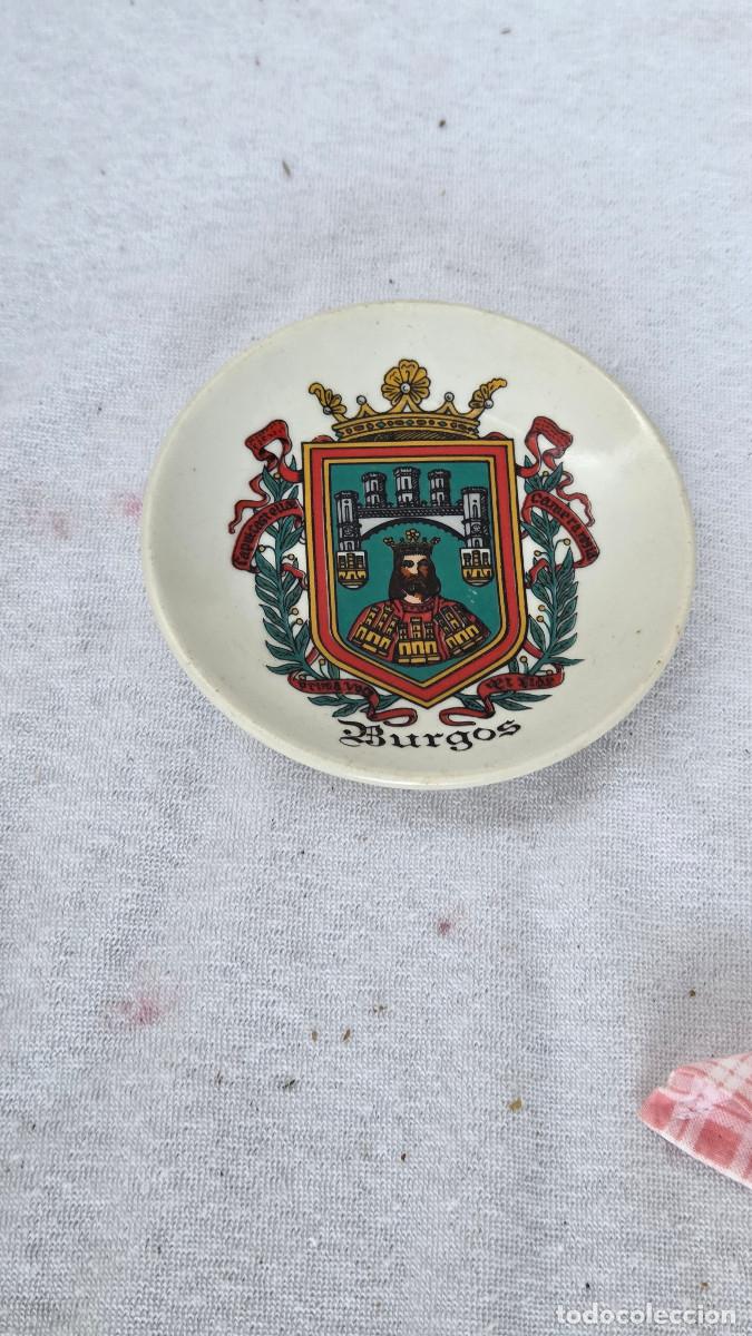 Antiques: peque&ntilde;o plato con escudo