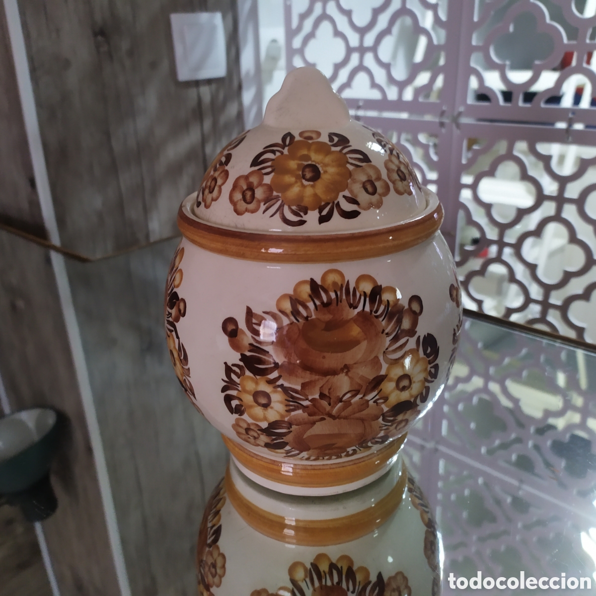 Antig&uuml;edades: Bombonera de cer&aacute;mica pintada a mano, ZF Kolo made in Poland. Mide 19 cm de altura y 11.5 cm de di&aacute;m