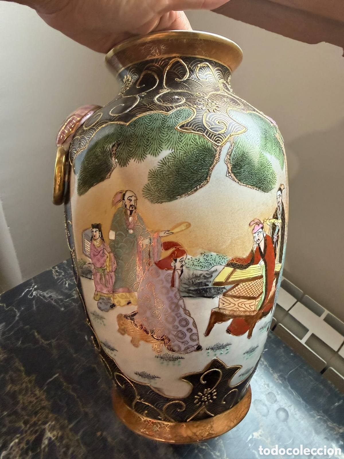 Antig&uuml;edades: Jarr&oacute;n Cer&aacute;mica Satsuma Kutani Japon&eacute;s &ndash; Oro en Relieve Moriage - Firmado (30 cm / 2,4 kg)
