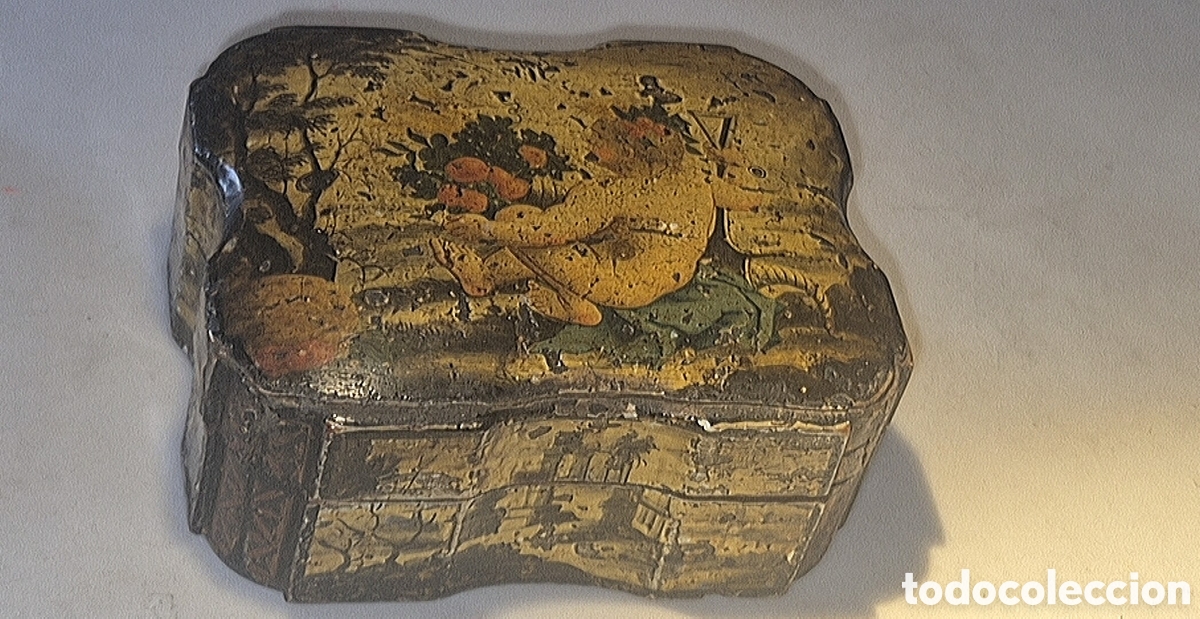Antig&uuml;edades: Cajita de galanter&iacute;a o tocador en Lacca Povera / D&eacute;coupage (Venecia / Francia, Siglo XVIII, c. 1740