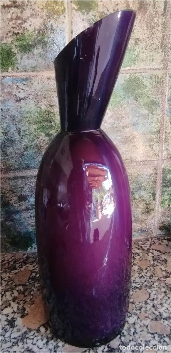 Antig&uuml;edades: FLORERO JARRON DE CRISTAL COLOR VIOLETA BERENJENA MIDE 38 CM DE ALTO CON 12 DE DIAMETRO EN LA BASE