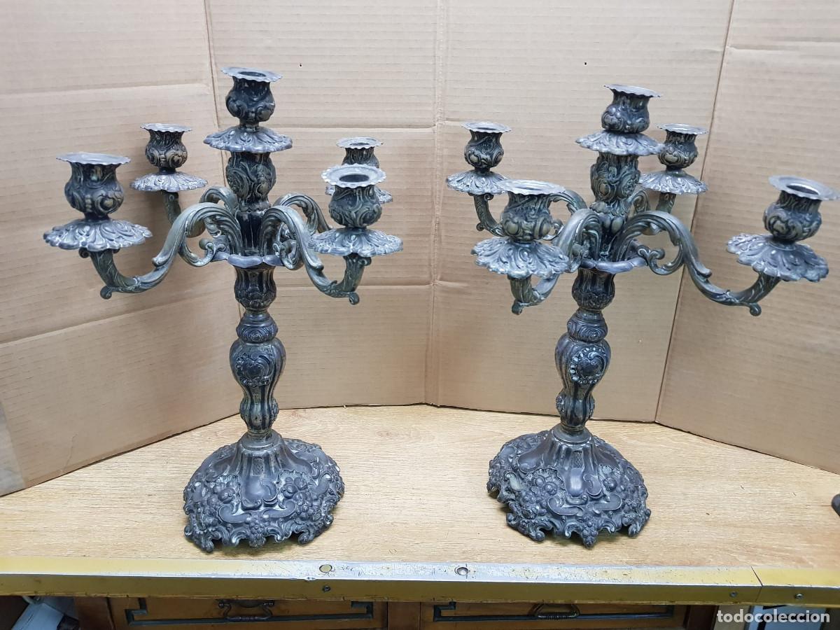 Antig&uuml;edades: ANTIGUA PAREJA DE CANDELABROS SIGLO XIX