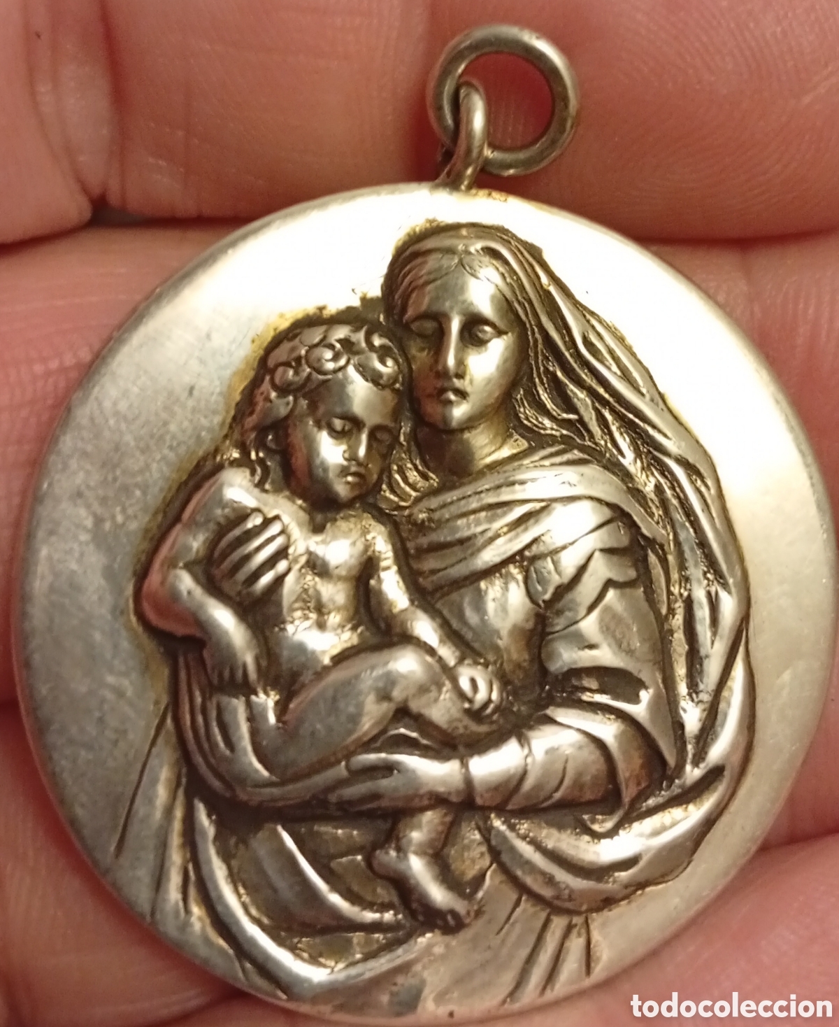 Antig&uuml;edades: Preciosa vieja medalla religiosa de plata virgen con el ni&ntilde;o