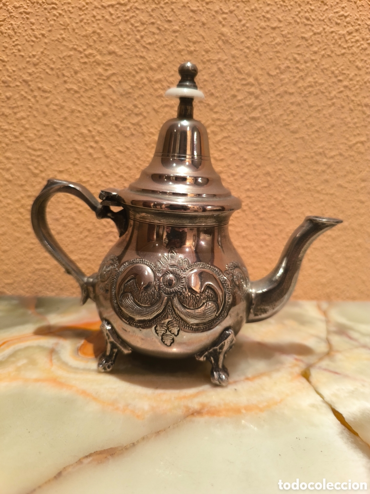 Antig&uuml;edades: Antigua tetera color plata