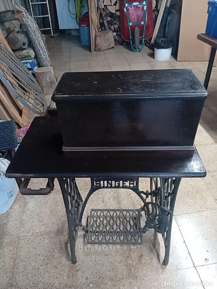 Antig&uuml;edades: Maquina de coser singer con tapa