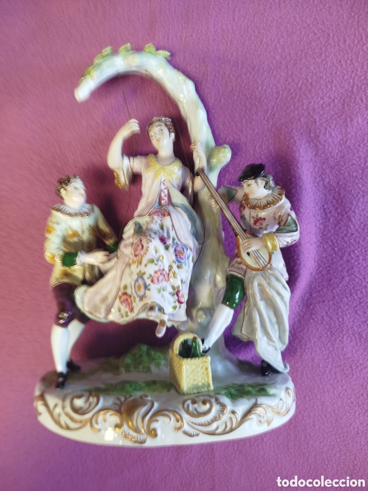 Antig&uuml;edades: Grupo escult&oacute;rico porcelana Jos&eacute; Mar&iacute;a &Aacute;lvarez, a&ntilde;os 1945