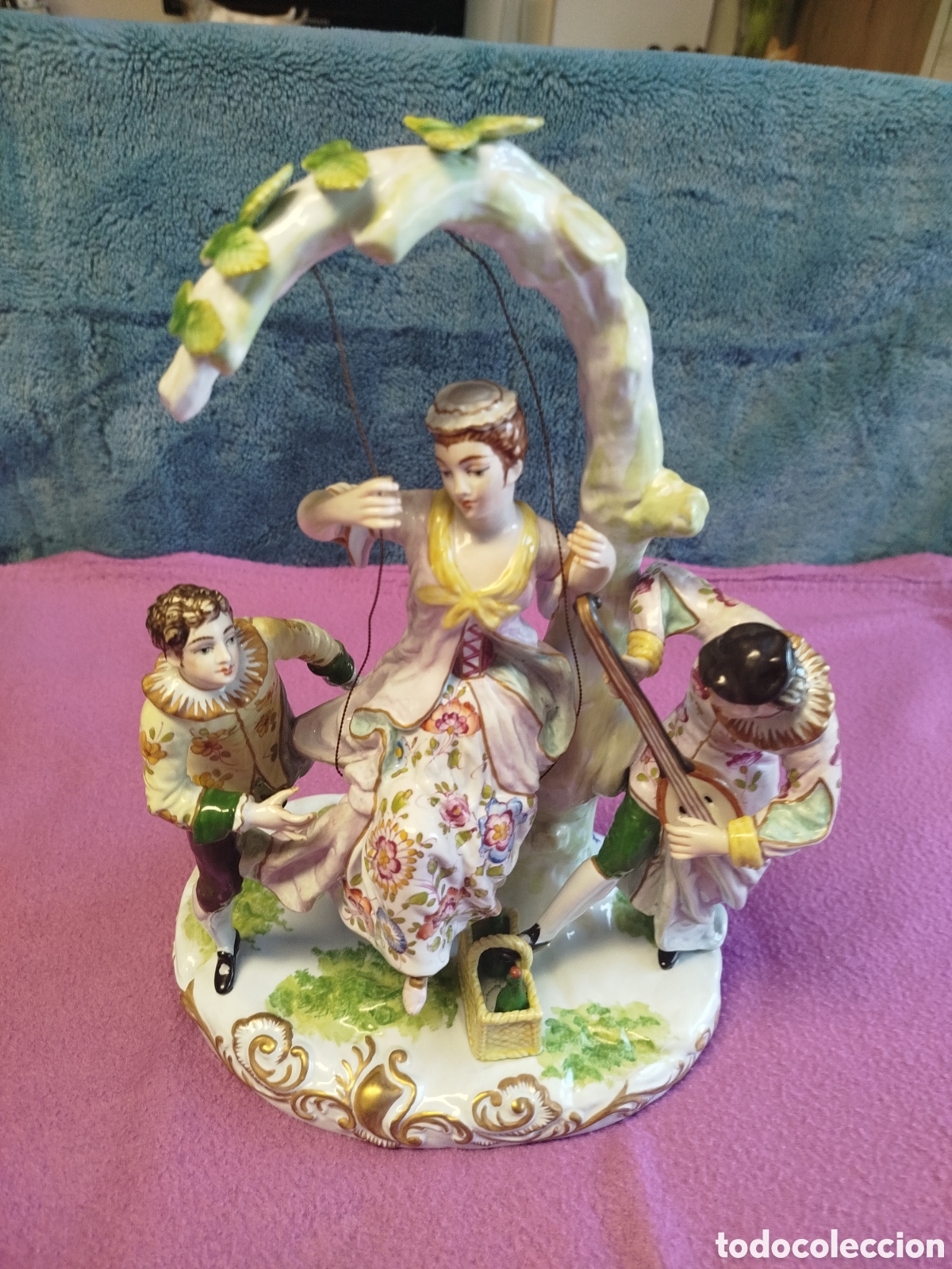 Antig&uuml;edades: Grupo escult&oacute;rico porcelana Jos&eacute; Mar&iacute;a &Aacute;lvarez, a&ntilde;os 1945. Firmado