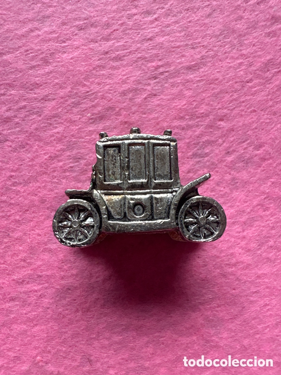 Antig&uuml;edades: Figura miniatura en plata de ley ba&ntilde;ada, carruaje (A17)