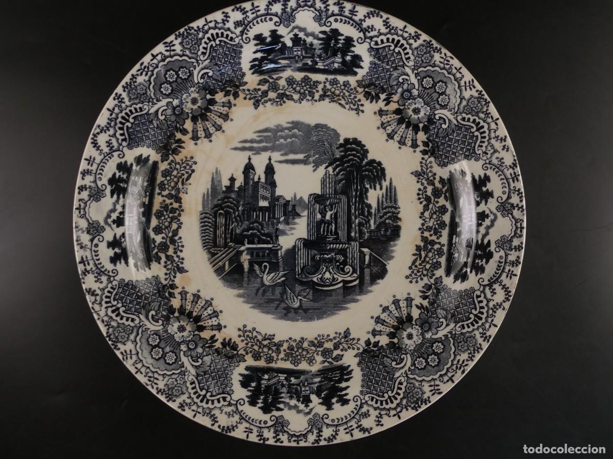 Oggetti Antichi: PLATO DE PORCELANA CARTUJA PICKMAN SEVILLA