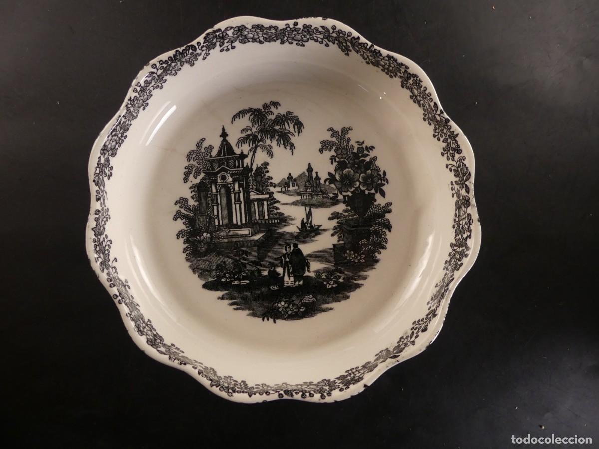 Oggetti Antichi: PLATO O SIMILAR DE PORCELANA LA CARTUJA PICKMAN SEVILLA