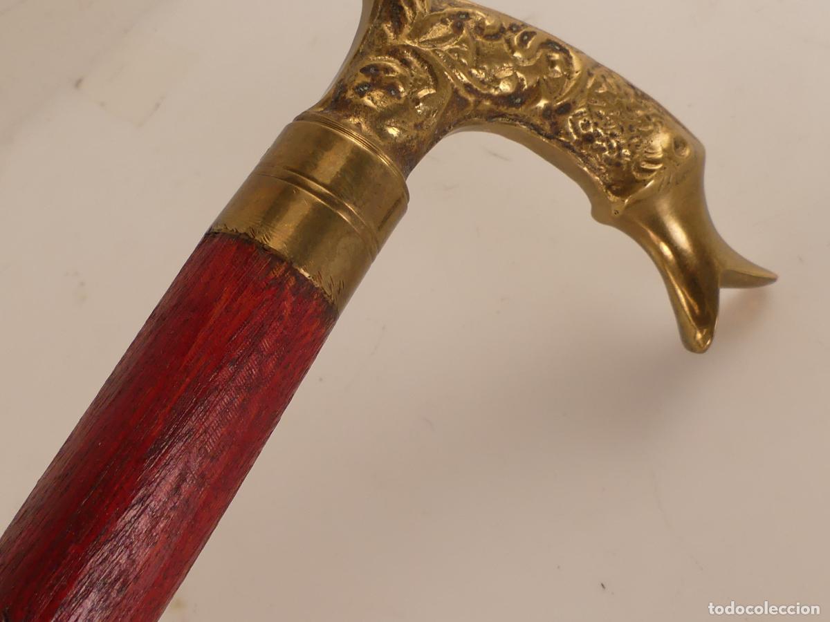 Antiques: BASTON DE MADERA MANGO DE LATON O BRONSE OBJETO DE COLECCION