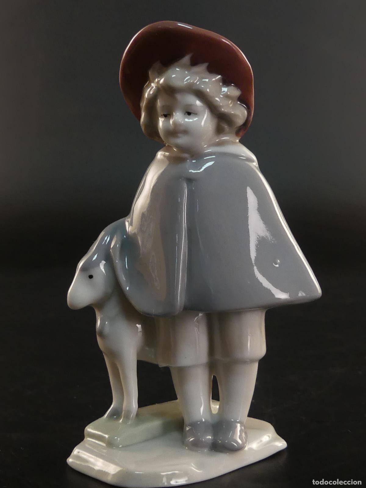 Antiquit&eacute;s: BONITA FIGURA DE PORCELANA