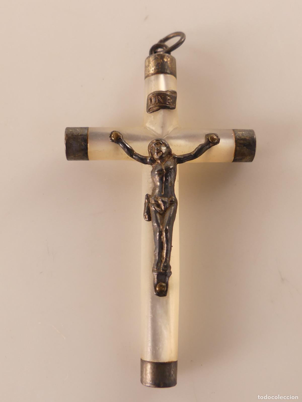 Antig&uuml;edades: CRUCIFIJO COLGANTE NACAR Y METAL