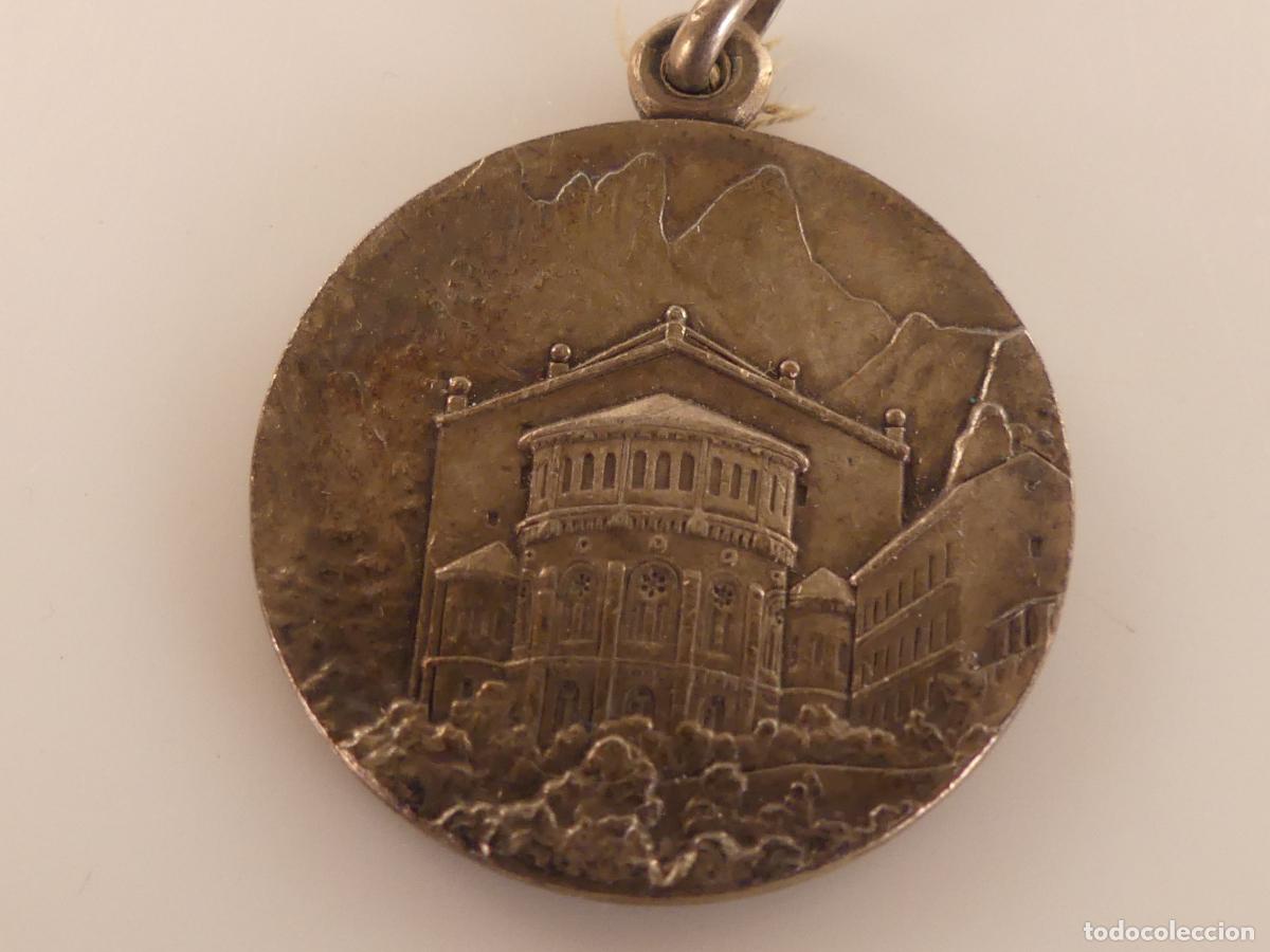 Antiguidades: MEDALLA RELIGIOSA NUESTRA SE&Ntilde;ORA DE MONTSERRAT