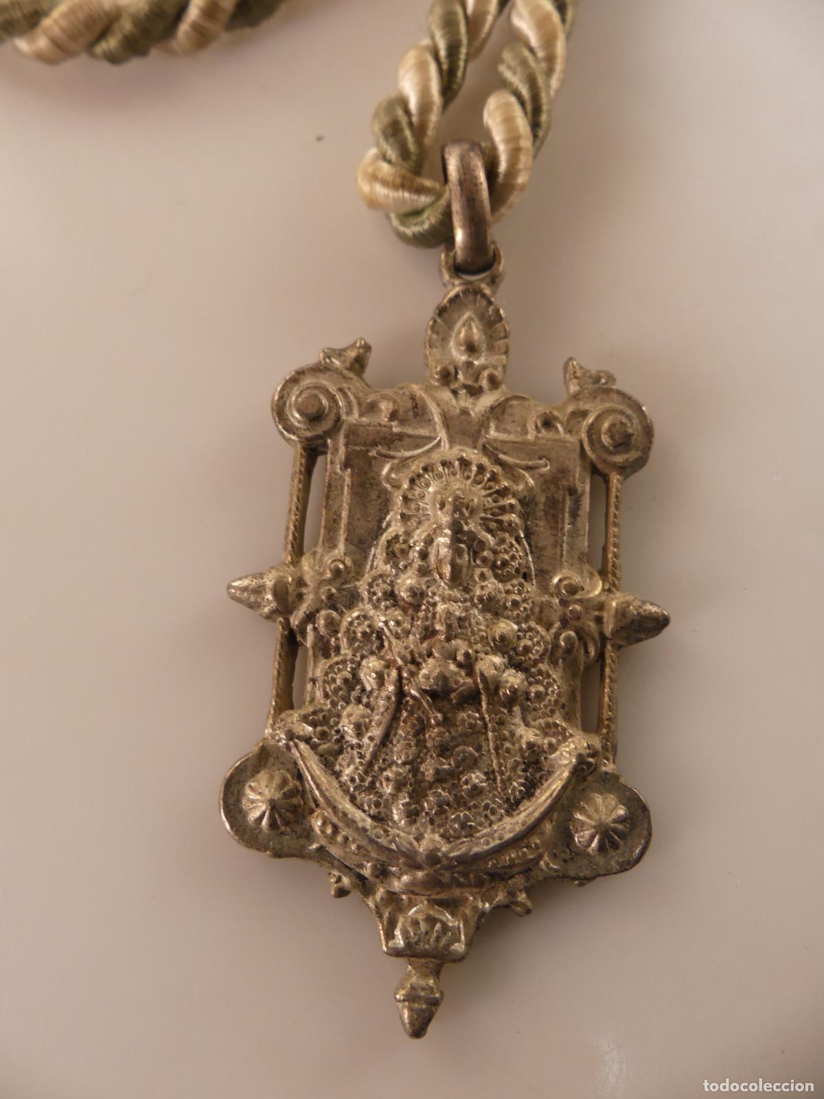 Antig&uuml;edades: MEDALLA RELIGIOSA CON CORDON - Foto 2