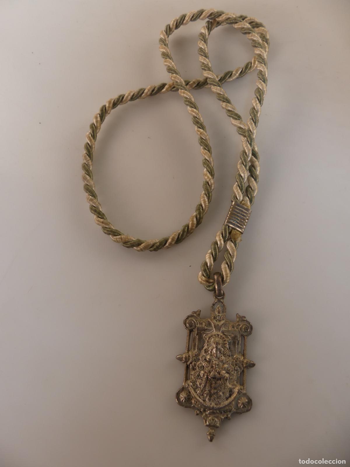 Antig&uuml;edades: MEDALLA RELIGIOSA CON CORDON - Foto 1