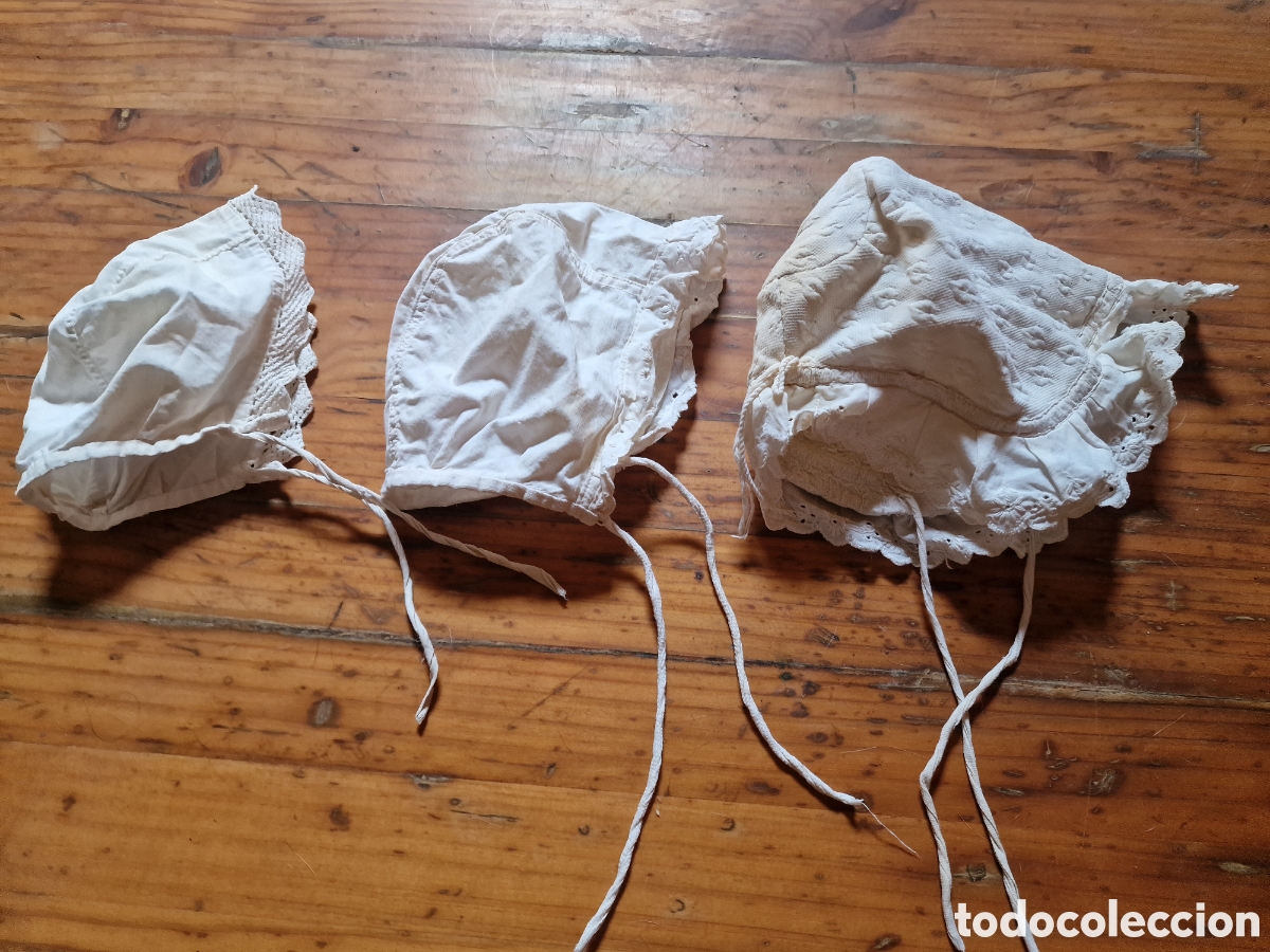 Antig&uuml;edades: Excelente lote 3 gorros antiguos de beb&eacute; o mu&ntilde;eca,ver fotos