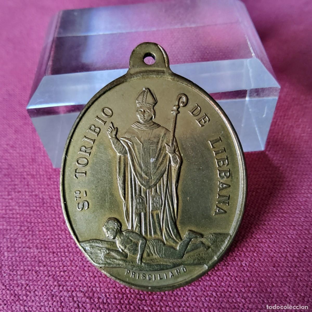 Antig&uuml;edades: ANTIGUA MEDALLA DE BRONCE DE Sto. TORIBIO DE LIEBANA Y EN EL REVERSO, LA CRUZ Y ECCE LIGNUN VITAE
