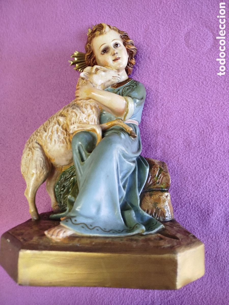 Antig&uuml;edades: Antigua escultura del Ni&ntilde;o Jes&uacute;s con una oveja. Olot, con ojos de cristal