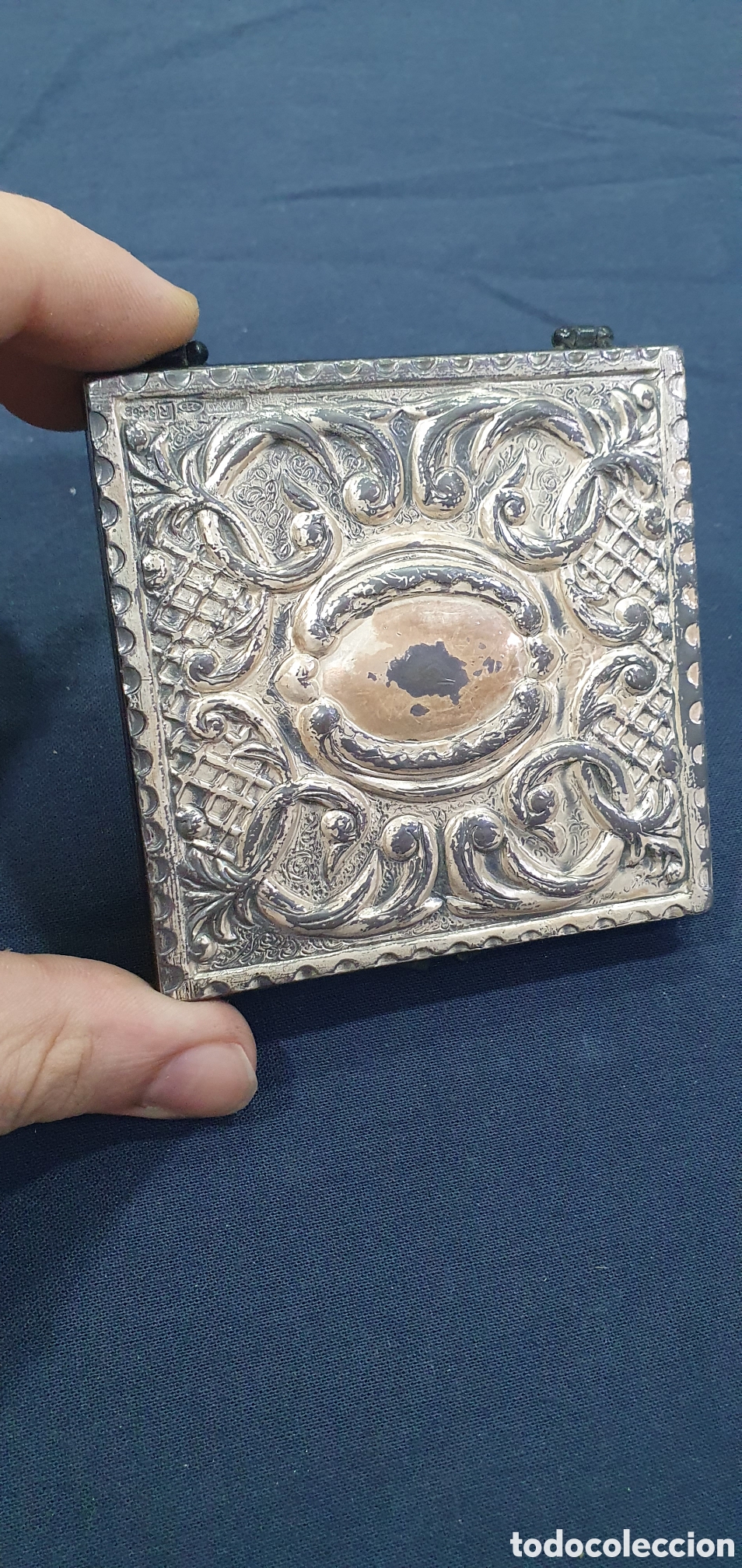 Antig&uuml;edades: Ajedrez de bolsillo en caja con l&aacute;mina de plata. (L135)