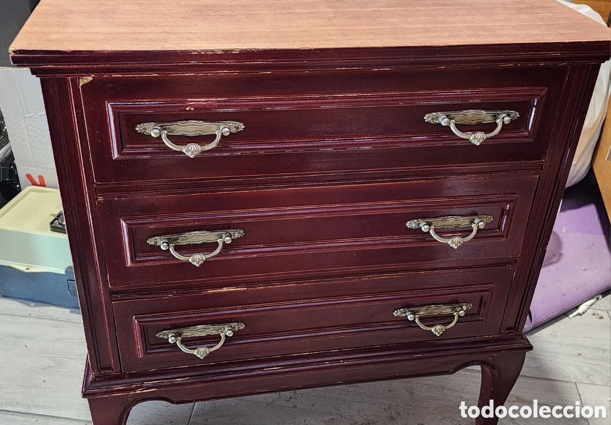 Antig&uuml;edades: C&oacute;moda / Mesilla Auxiliar Vintage Luis XV &ndash; Mueble Caoba 3 Cajones Tiradores Bronce (60x60x35) Resta