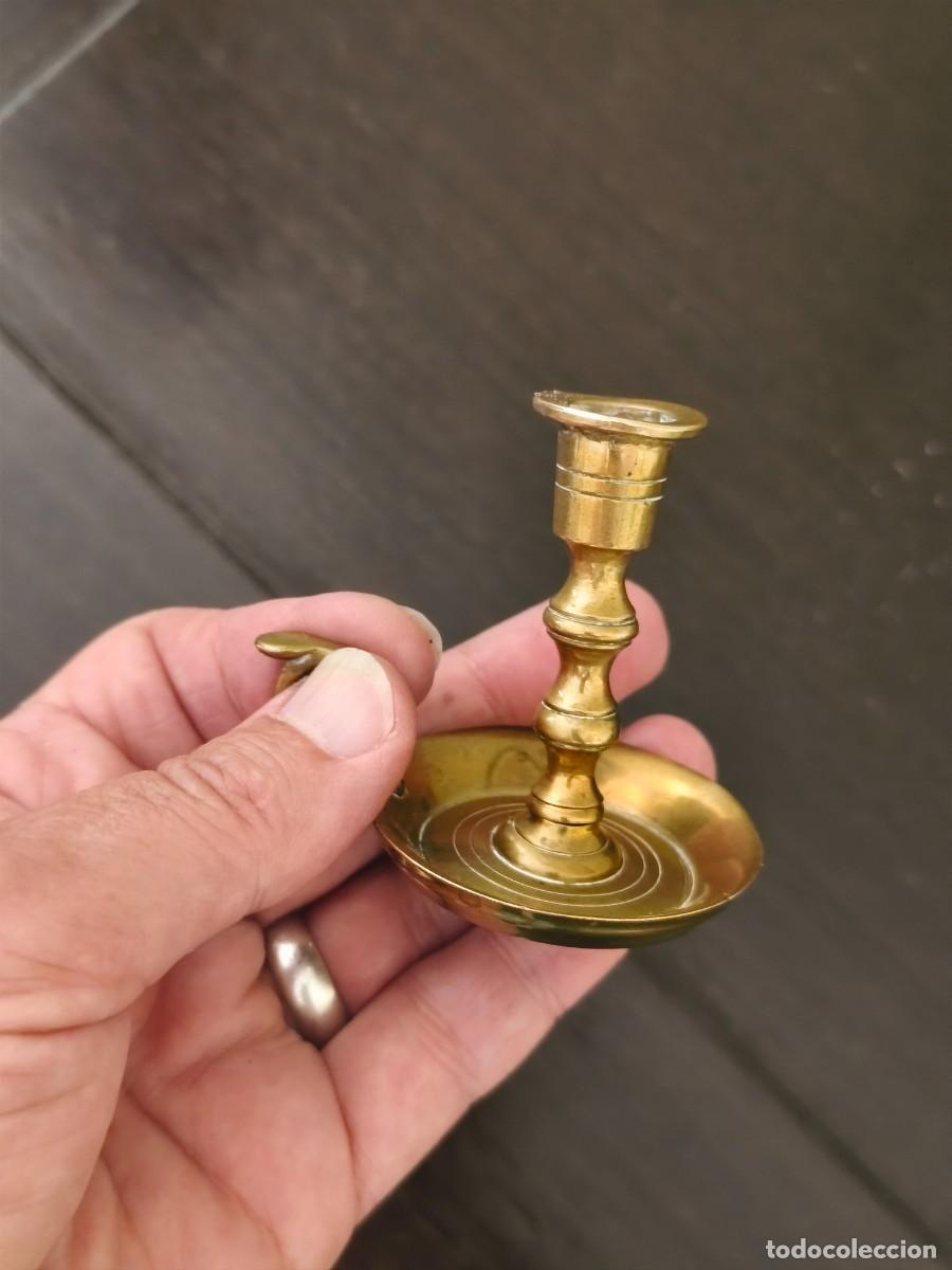 Antig&uuml;edades: Pareja de palmatorias en bronce de 5 cm. - Foto 6