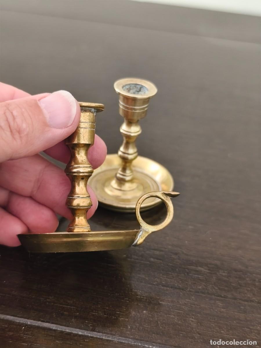 Antig&uuml;edades: Pareja de palmatorias en bronce de 5 cm. - Foto 9