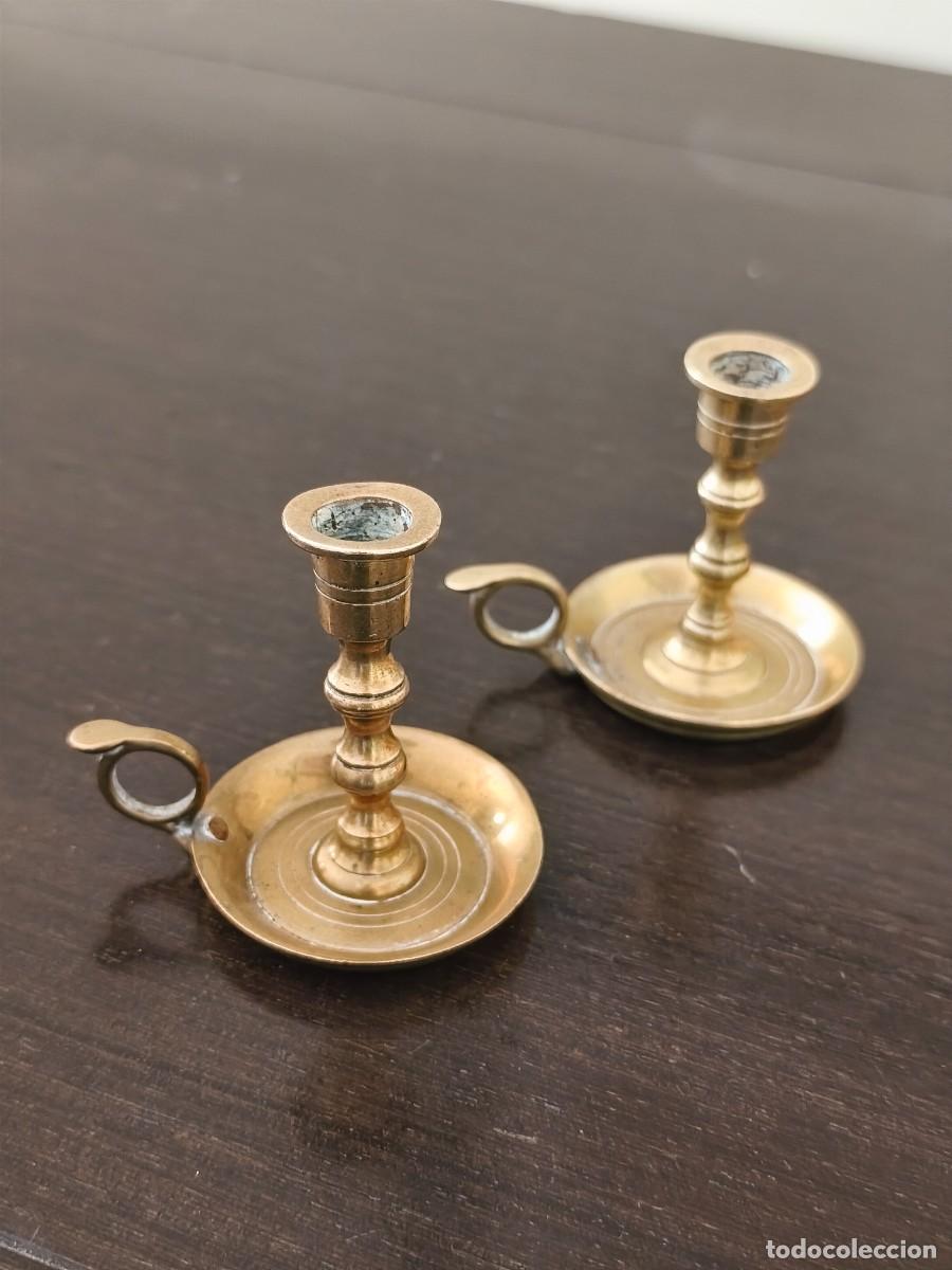 Antig&uuml;edades: Pareja de palmatorias en bronce de 5 cm. - Foto 13
