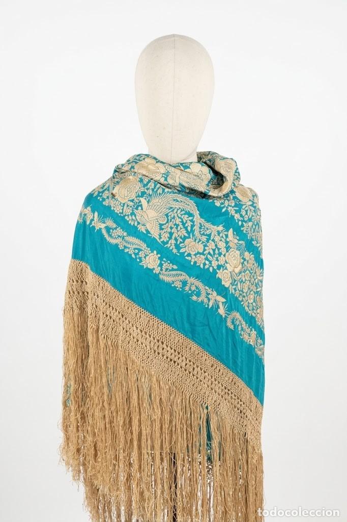Antig&uuml;edades: Magn&iacute;fico Antiguo Mant&oacute;n de Manila en Seda Azul Turquesa Bordado a Mano - Flores y Aves - 142x150 cm