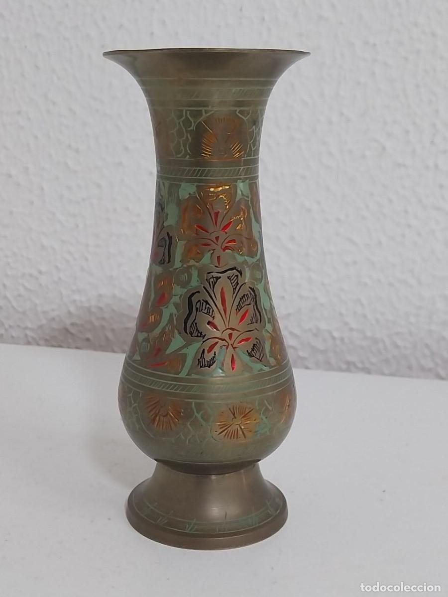 Antig&uuml;edades: Jarr&oacute;n de lat&oacute;n esmaltado, hecho en India, 15 cm