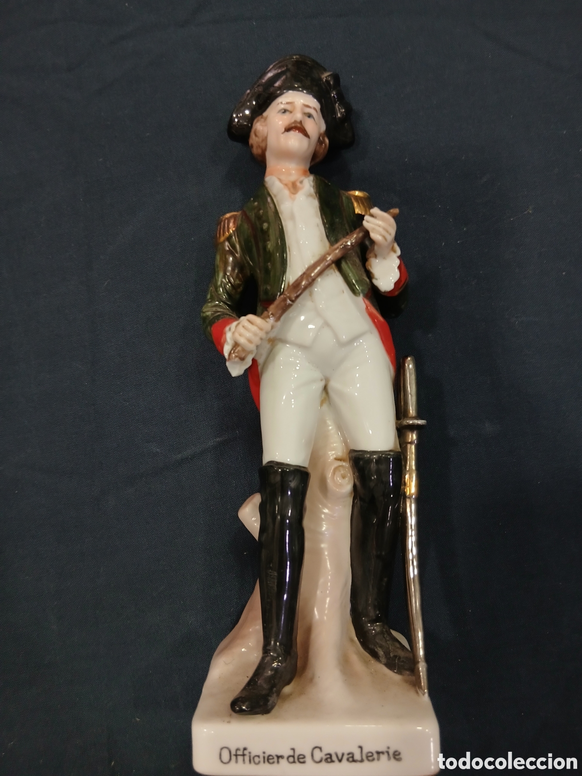 Antiques: Figura en cer&aacute;mica soldado pintado a mano. Oficial de caballeria. (L135)