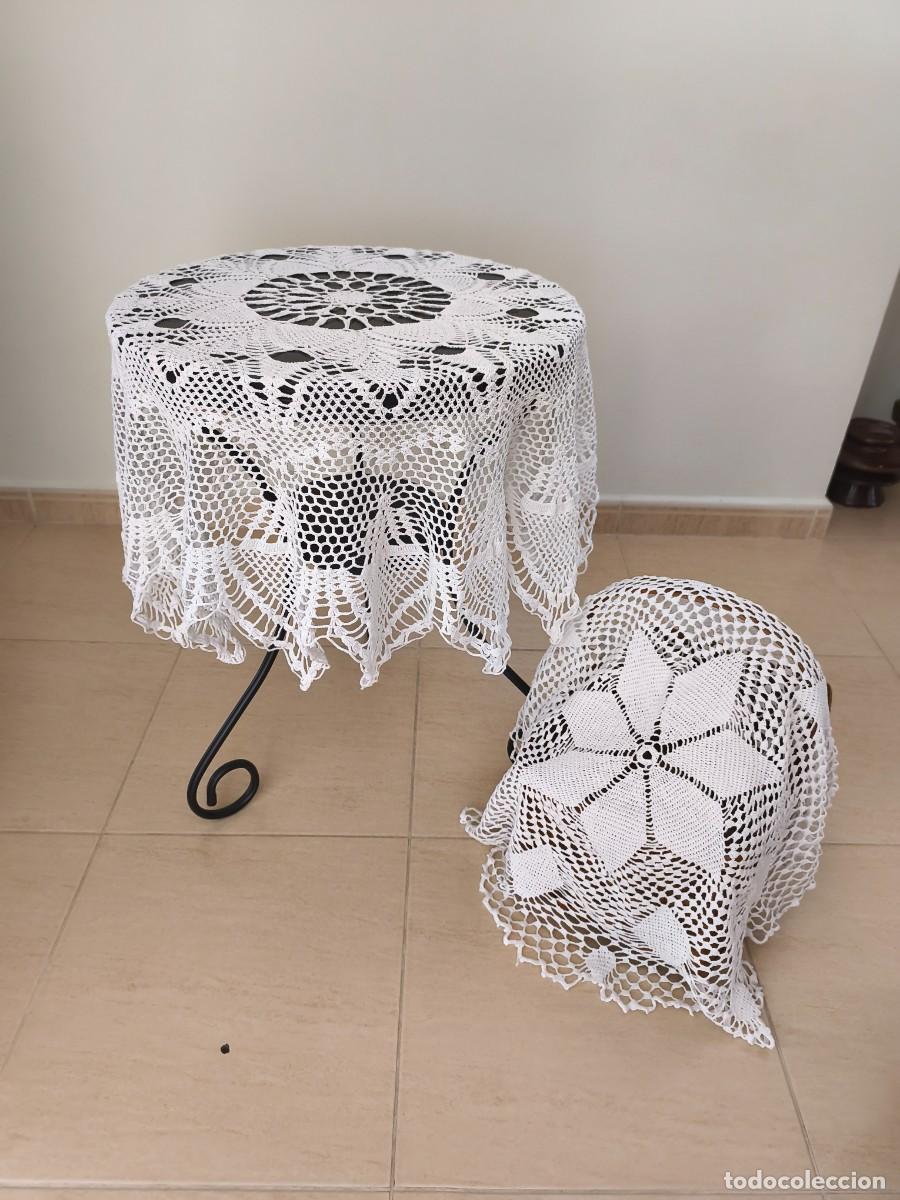 Antiguidades: Dos pa&ntilde;itos de crochet blanco hechos a mano. Distintos tama&ntilde;os.