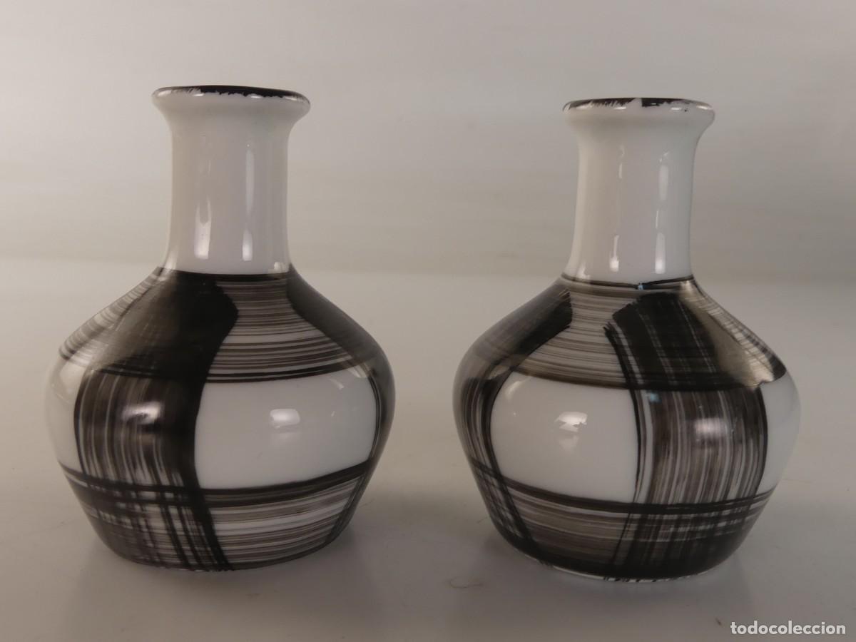 Antiquit&auml;ten: JUEGO DE 2 PEQUE&Ntilde;OS FLOREROS DE PORCELANA SARGADELOS