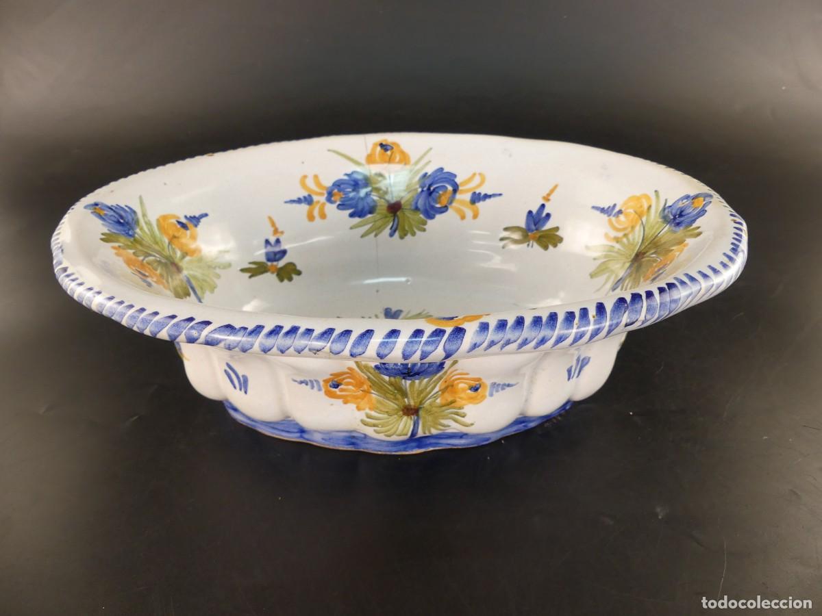 Antiquit&eacute;s: PLATO DE PORCELANA DE TALAVERA DECORADO A MANO