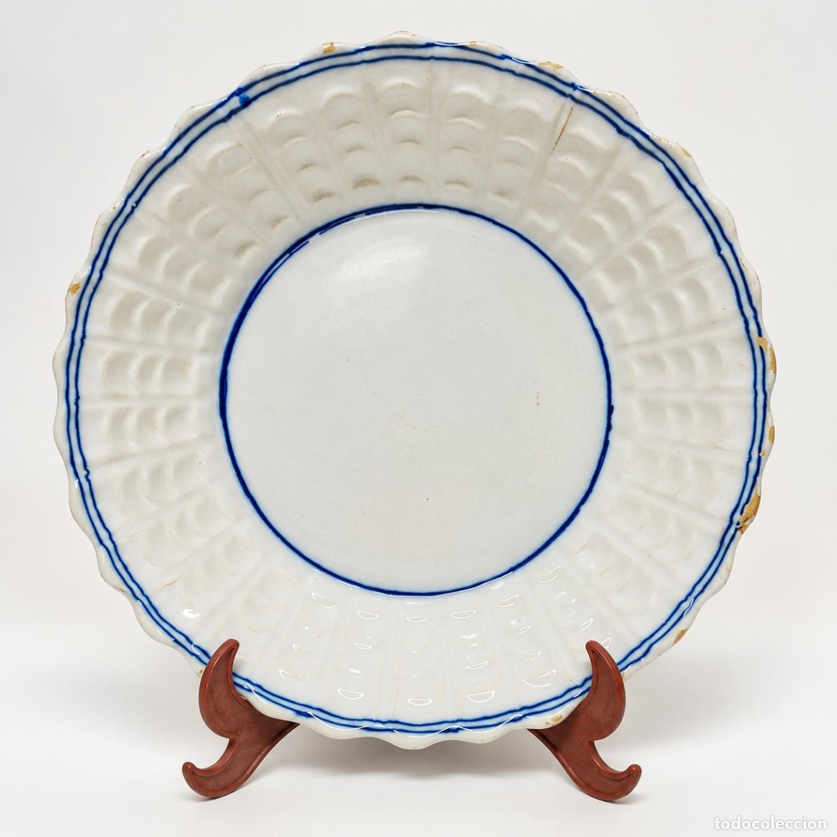 Antig&uuml;edades: Antigua Jofaina Zafa Palangana Manises Loza Blanca Agallonada 29cm