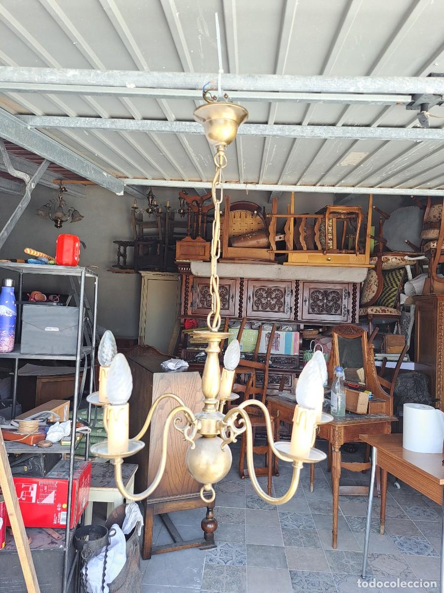 Antig&uuml;edades: Bonita l&aacute;mpara de techo de lat&oacute;n 4 luces.