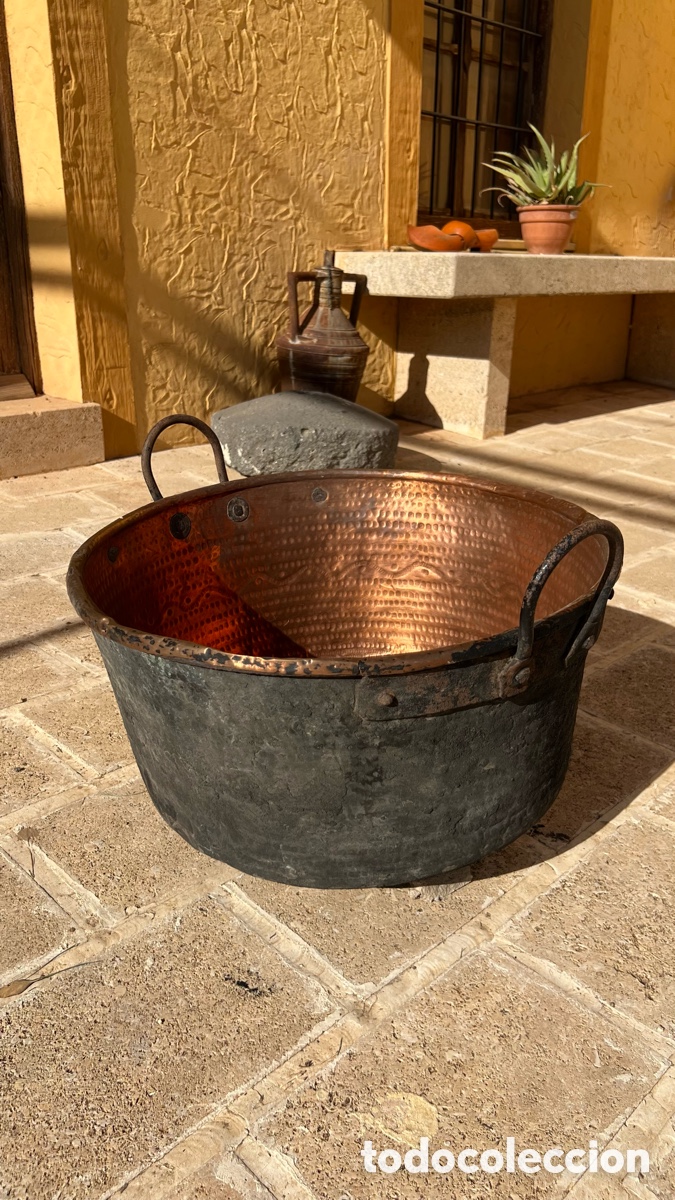 Antig&uuml;edades: Antiguo Caldero De Cobre Siglo XIX Caldera de Matanza 56 cm Diametro Artesanal Con Asas de Forja