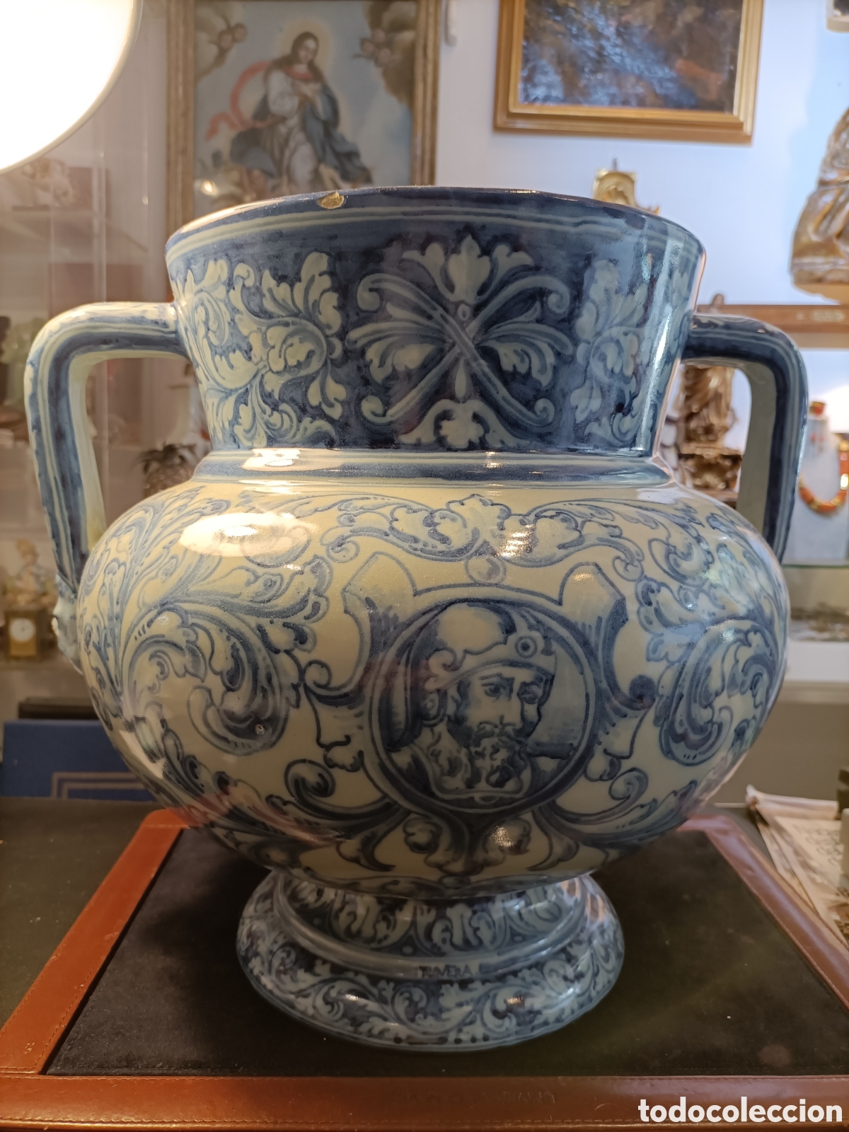 Antig&uuml;edades: Jarr&oacute;n de Talavera de Ru&iacute;z de Luna, en tonos azules.