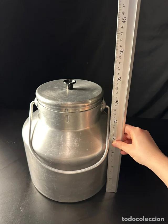 Antig&uuml;edades: Antigua lechera de aluminio con tapa - 30 cm aprox.