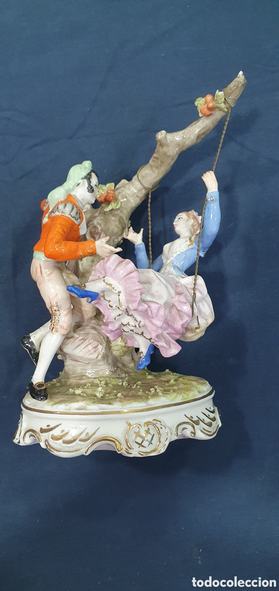 Antiquit&eacute;s: Antigua figura Rococ&oacute; ni&ntilde;a en columpio. (L98)