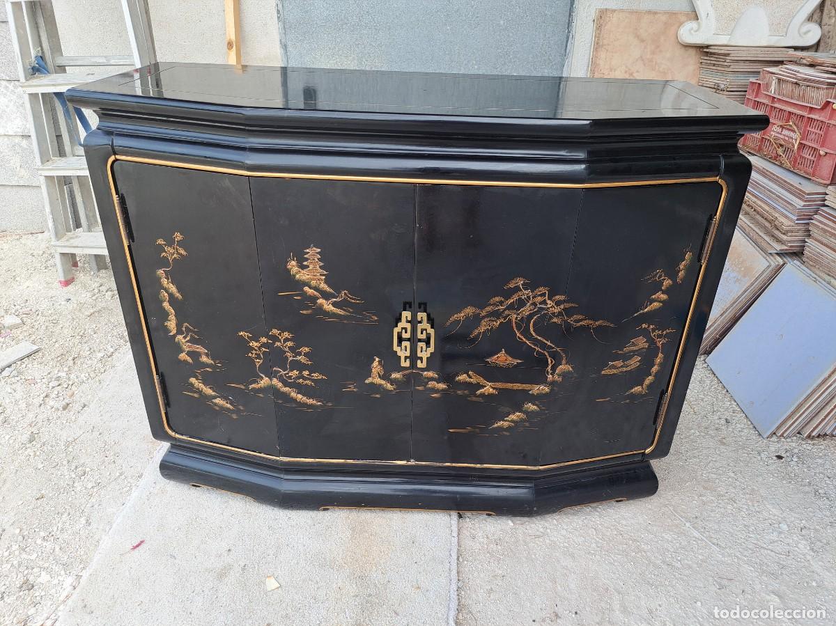 Antig&uuml;edades: Precioso mueble bar o para TV Chino Lacado Negro Pintado a Mano.