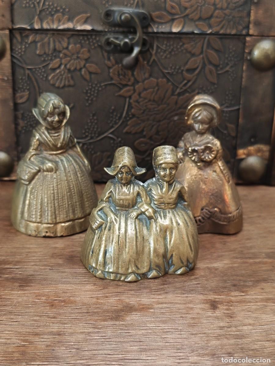Antiques: Tr&iacute;o de campanillas Lady Bell en bronce.