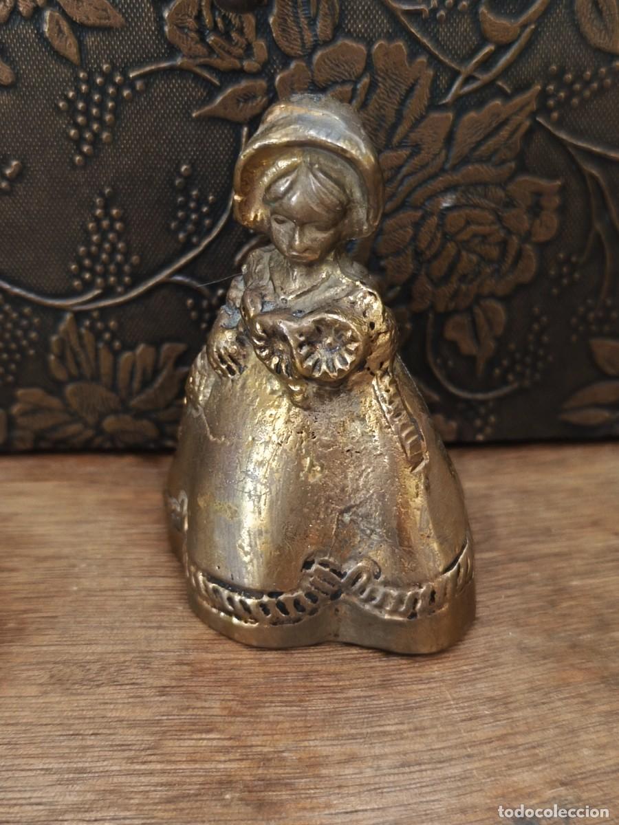 Antig&uuml;edades: Tr&iacute;o de campanillas Lady Bell en bronce. - Foto 2