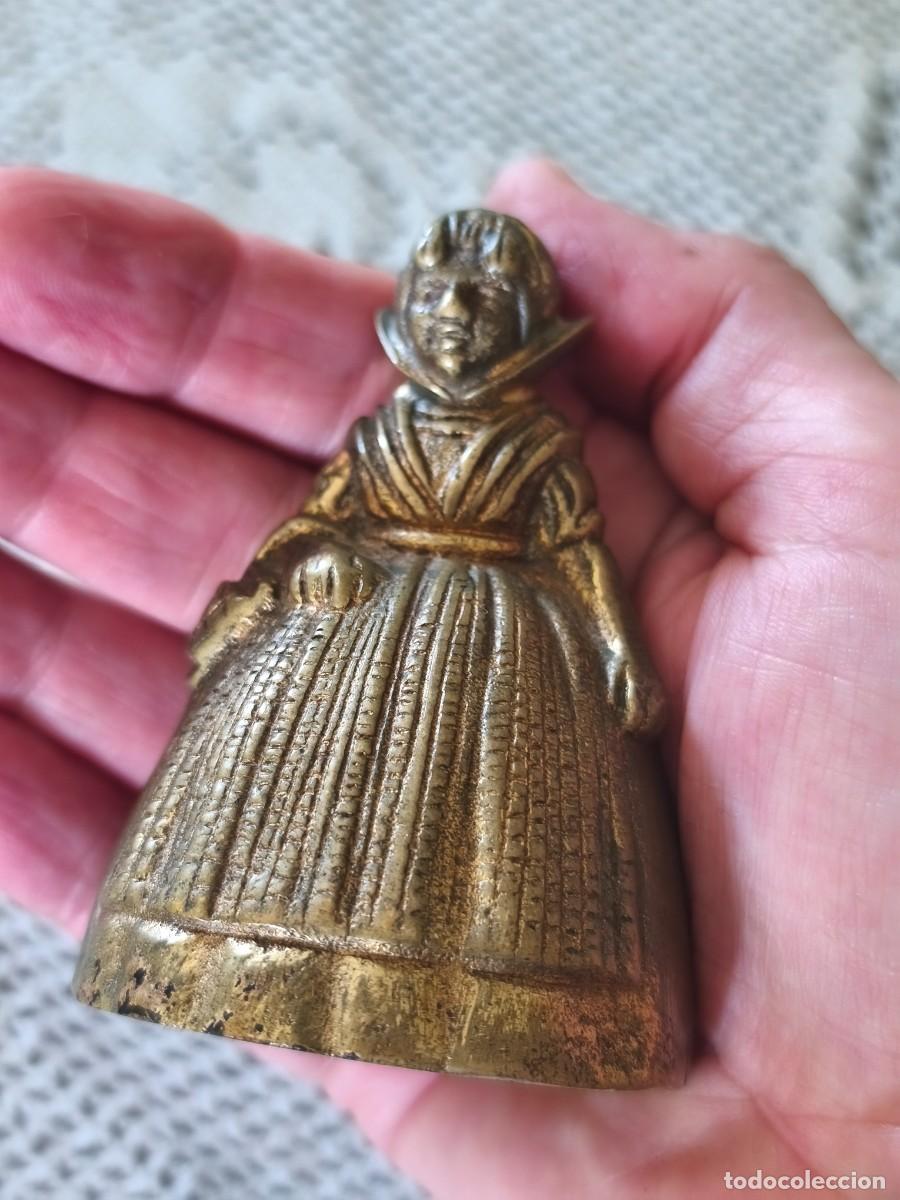 Antig&uuml;edades: Tr&iacute;o de campanillas Lady Bell en bronce. - Foto 8