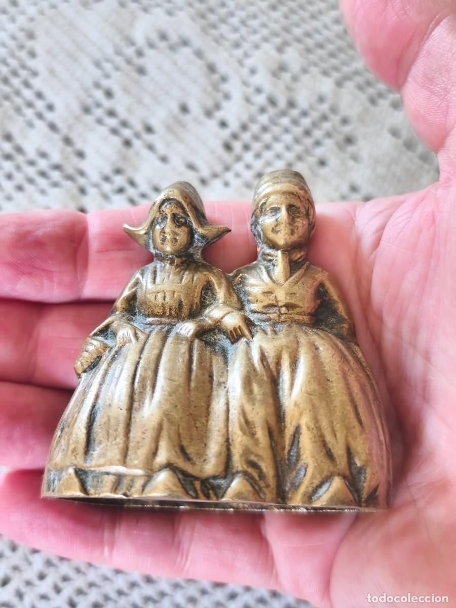 Antig&uuml;edades: Tr&iacute;o de campanillas Lady Bell en bronce. - Foto 9