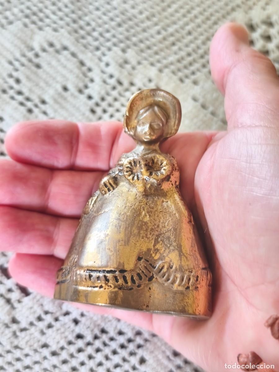 Antig&uuml;edades: Tr&iacute;o de campanillas Lady Bell en bronce. - Foto 10