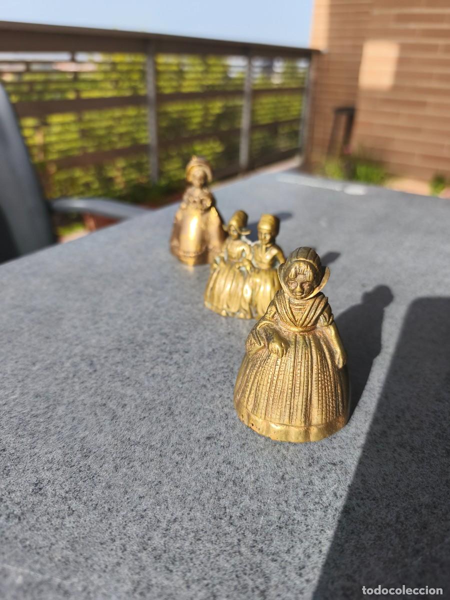 Antig&uuml;edades: Tr&iacute;o de campanillas Lady Bell en bronce. - Foto 12